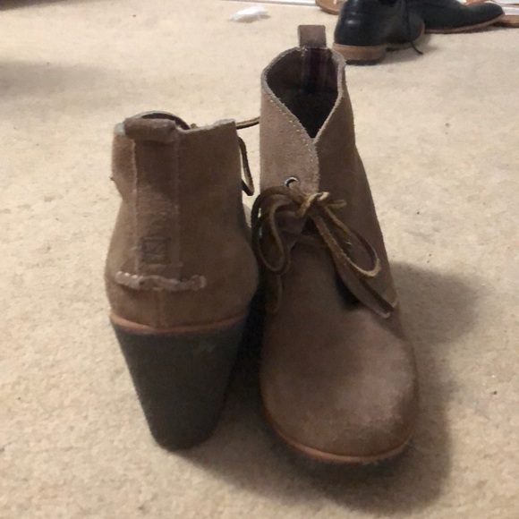 Size 8 1/2 Tan Sperry Wedges (barely ever worn) - Picture 5 of 7